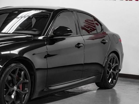 Used 2020 Alfa Romeo Giulia w/ Nero Edizione RWD image 8