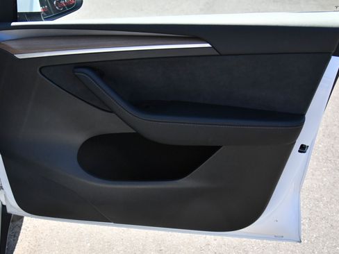 Used 2023 Tesla Model Y Long Range AWD/4WD image 41