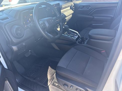 Used 2023 Chevrolet Colorado Trail Boss w/ Technology Package image 7