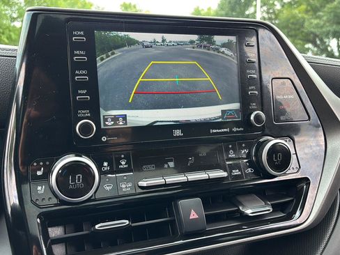 Used 2021 Toyota Highlander Limited AWD/4WD image 32