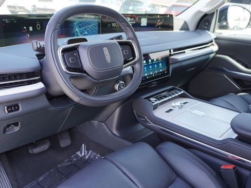 Used 2026 Lincoln Navigator L Reserve AWD/4WD image 17