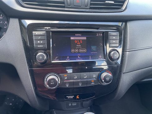 Used 2018 Nissan Rogue S AWD/4WD image 21