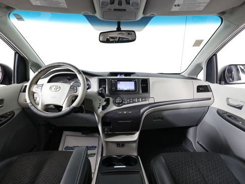 Used 2012 Toyota Sienna SE FWD image 26