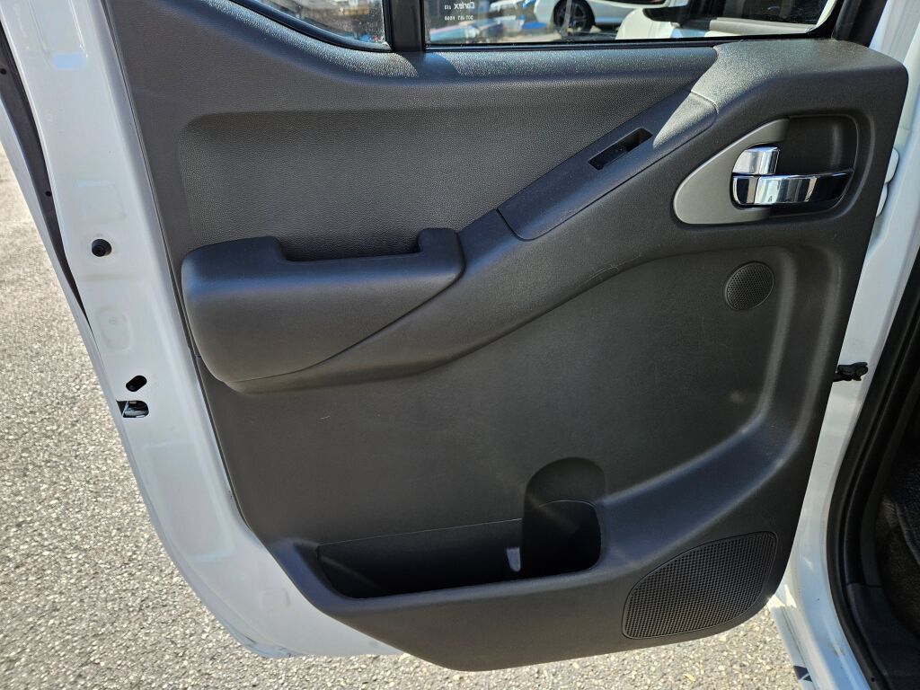Used 2016 Nissan Frontier PRO-4X w/ Pro-4x Graphics Package AWD/4WD image 14