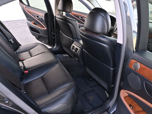 Used 2011 Lexus LS 460 w/ Sport Pkg RWD image 17