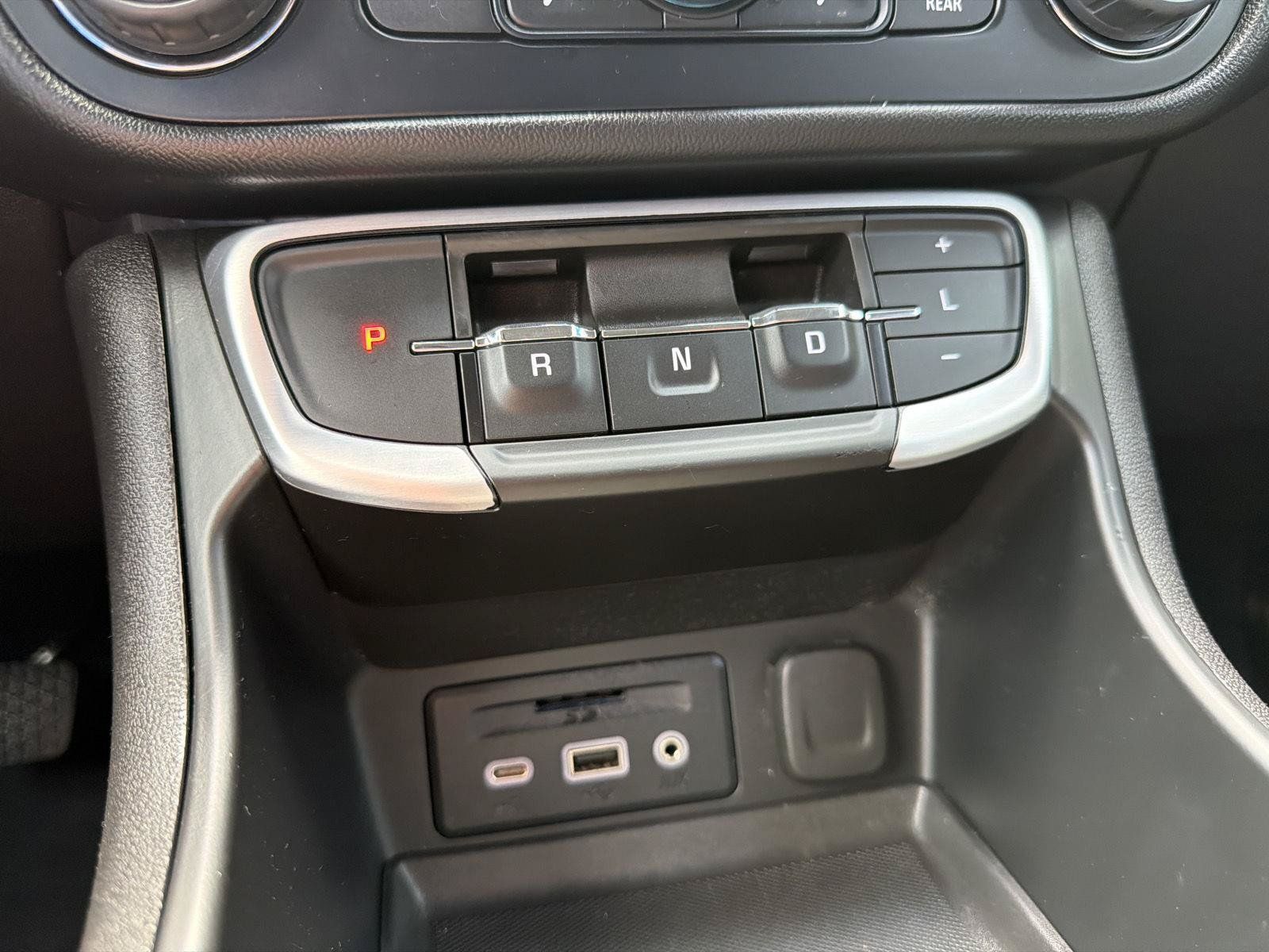 Used 2023 GMC Terrain SLT AWD/4WD image 29