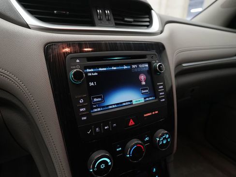 Used 2016 Chevrolet Traverse LT w/ Style and Technology Package FWD image 6