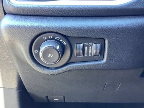 Certified 2023 Chrysler Pacifica Touring-L w/ S Appearance Package AWD/4WD image 34