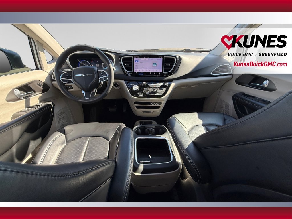 Used 2023 Chrysler Pacifica Touring-L FWD image 24