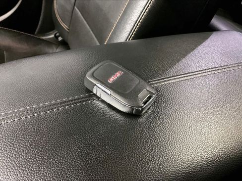 Used 2020 GMC Terrain SLT w/ Preferred Package AWD/4WD image 12