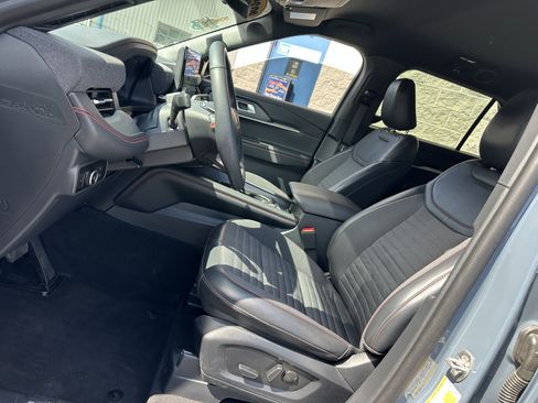 Certified 2025 Ford Explorer ST-Line AWD/4WD image 9