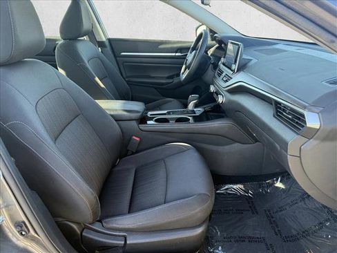 Used 2023 Nissan Altima 2.5 SV image 11