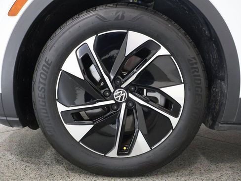 Used 2022 Volkswagen ID.4 Pro image 5