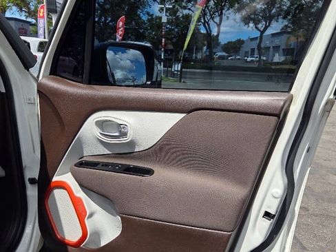 Used 2017 Jeep Renegade Latitude w/ Popular Equipment Group AWD/4WD image 28