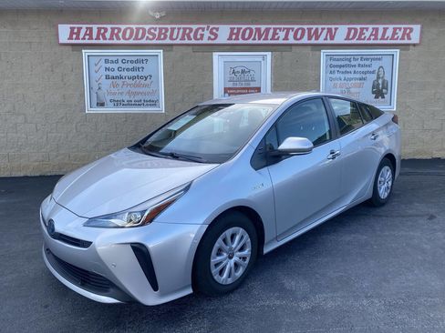 Used 2022 Toyota Prius LE image 1