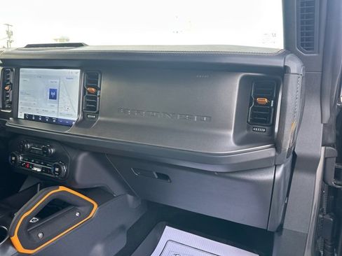 Used 2024 Ford Bronco Badlands image 11