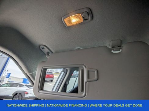 Used 2022 Hyundai Venue SE image 25