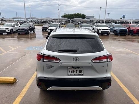 Used 2022 Toyota Corolla Cross LE FWD image 7