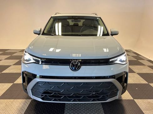 Certified 2025 Volkswagen Taos SE FWD image 2