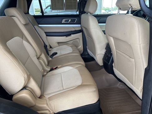 Used 2017 Ford Explorer XLT image 15