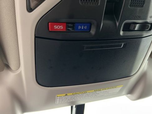 Used 2022 Subaru Legacy Limited image 12