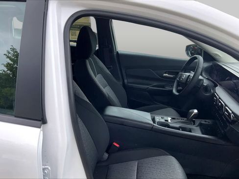 Used 2026 Nissan Sentra SV w/ SV Convenience Package FWD image 9