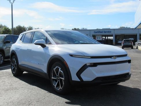 New 2026 Chevrolet Equinox EV LT image 3