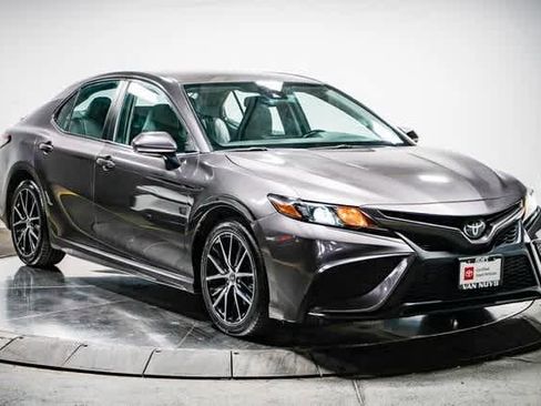 Certified 2023 Toyota Camry SE w/ Convenience Package image 6