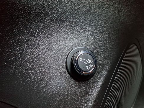 Used 2021 Buick Envision Avenir w/ Technology Package II FWD image 22