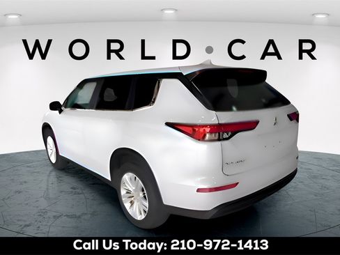 Used 2024 Mitsubishi Outlander ES image 5