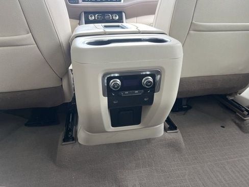 Used 2022 GMC Yukon XL Denali AWD/4WD image 15