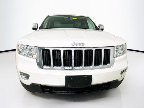 Used 2011 Jeep Grand Cherokee Laredo AWD/4WD image 2