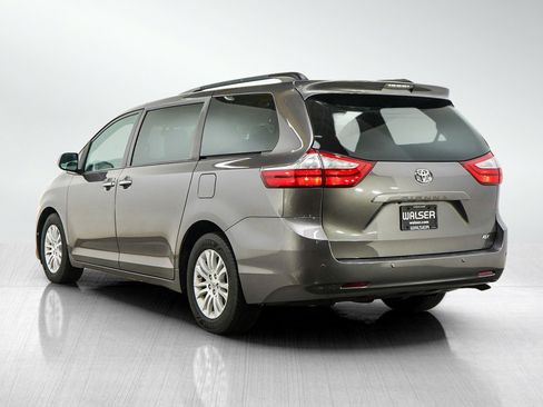 Used 2017 Toyota Sienna XLE w/ XLE Navigation Package FWD image 3
