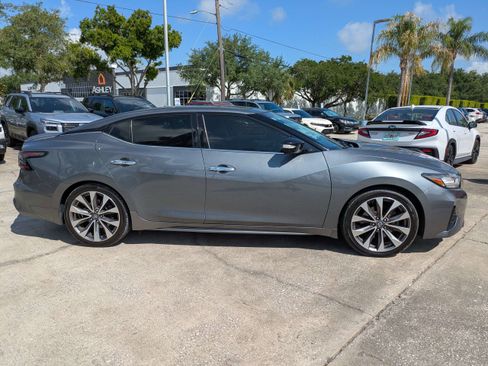 Used 2019 Nissan Maxima Platinum w/ Illumination Package FWD image 3