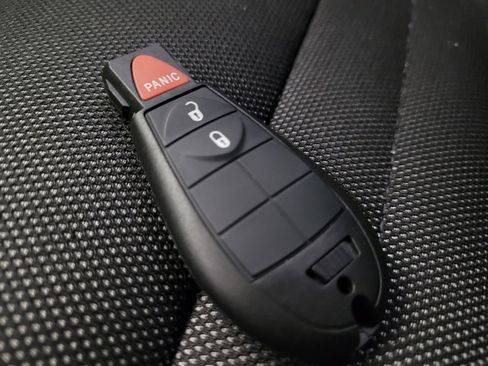 Used 2013 Dodge Challenger SXT image 32