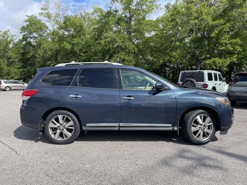 Used 2015 Nissan Pathfinder Platinum FWD image 2