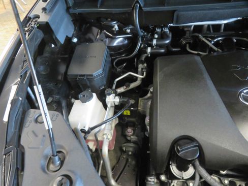 Used 2021 Toyota Highlander XLE AWD/4WD image 63