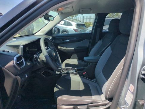 Used 2025 Chevrolet TrailBlazer LT AWD/4WD image 23