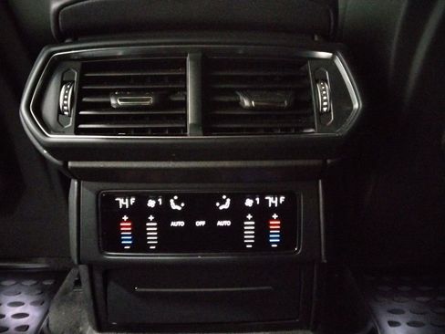 Used 2020 Lamborghini Urus image 40