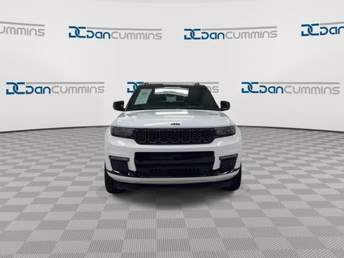 Used 2023 Jeep Grand Cherokee L Summit AWD/4WD image 3