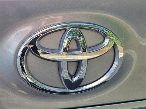 Used 2024 Toyota Camry SE image 17