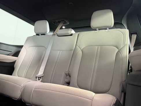 Certified 2025 Jeep Wagoneer 4WD image 25
