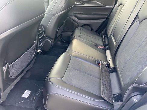 New 2025 Jeep Grand Cherokee Altitude image 10