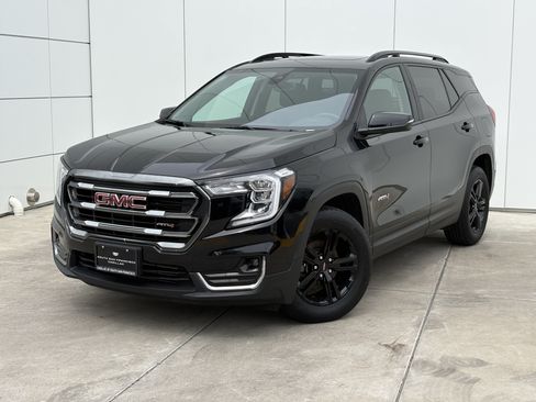 Used 2023 GMC Terrain AT4 AWD/4WD image 2