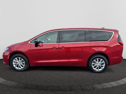 New 2026 Chrysler Pacifica Limited image 8