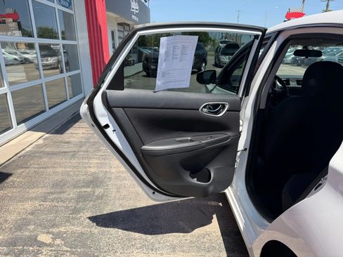 Used 2019 Nissan Sentra SV FWD image 11