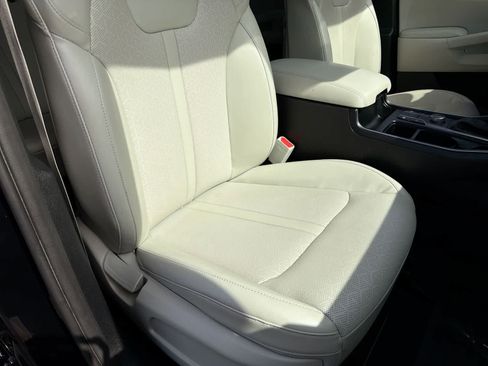 Used 2022 Kia Sorento S w/ Panoramic Sunroof Package AWD/4WD image 23