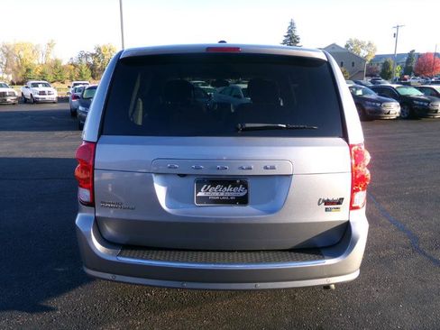 Used 2019 Dodge Grand Caravan SE w/ UConnect Hands-Free Group image 4