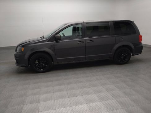 Used 2019 Dodge Grand Caravan SXT w/ Blacktop Package FWD image 2