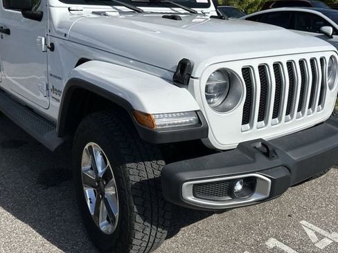 Used 2019 Jeep Wrangler Unlimited Sahara image 8